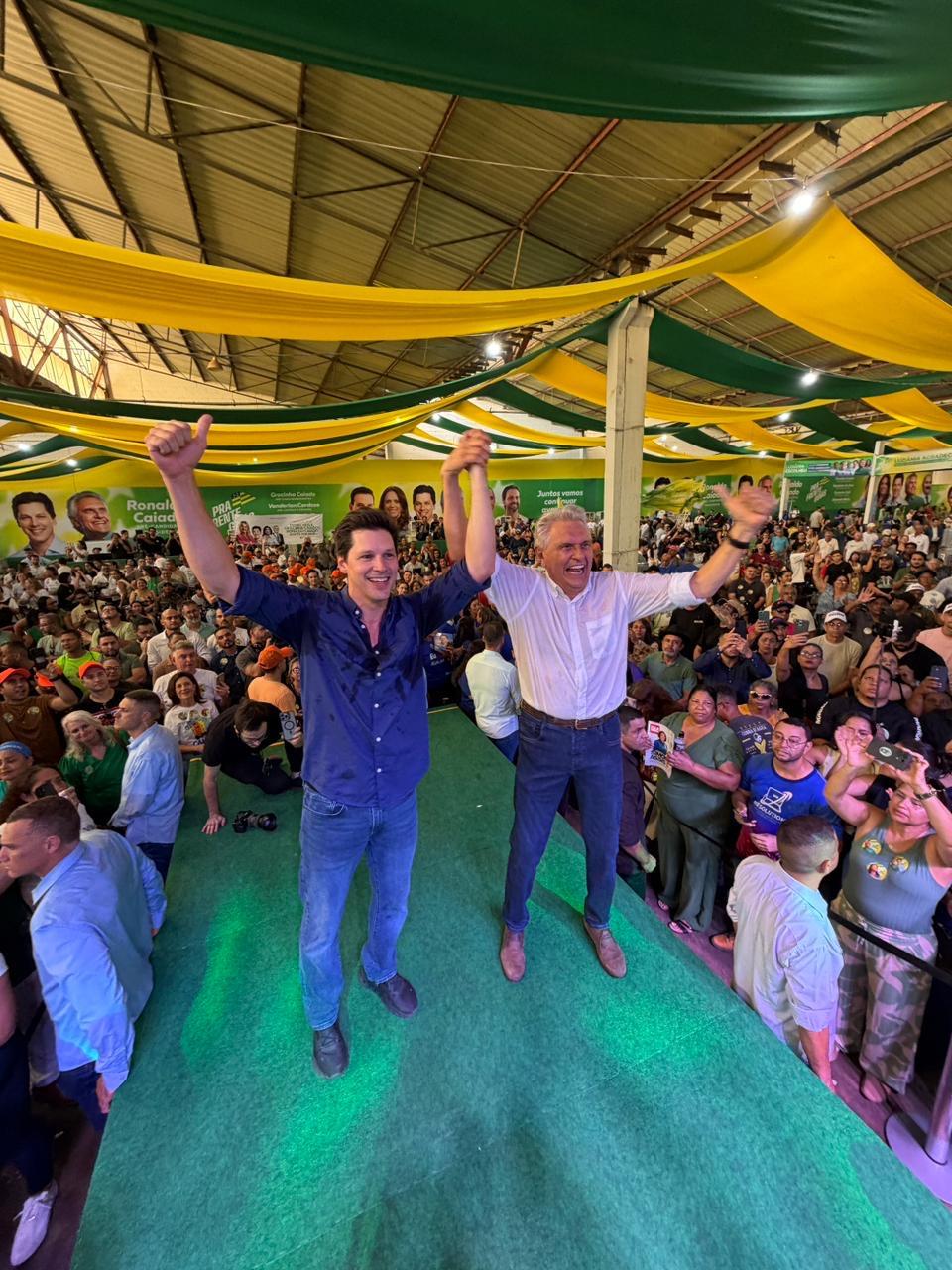Caiado e Daniel Vilela lançam pré-candidaturas em evento com multidão em Luziânia