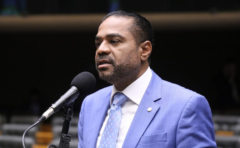 Comissão da Câmara aprova proposta para incluir templos religiosos em programa de energia renovável