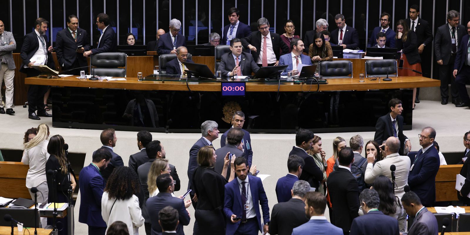 Congresso definirá futuro do veto de Lula ao PL da Dosimetria em 30 de abril