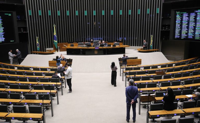 Câmara avalia solicitações de urgência para propostas legislativas