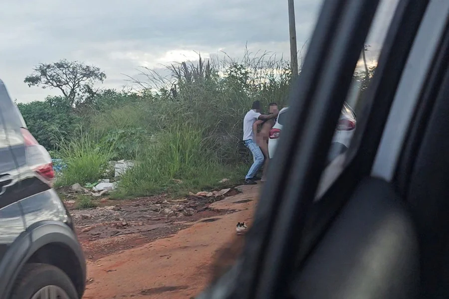 Cena de sexo anônimo entre homens surge como alternativa ao 'sexo selvagem'