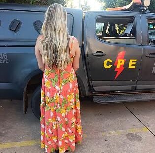 Mulher é presa por invadir casa da cunhada, manter familiares reféns e roubar celular em Goiás