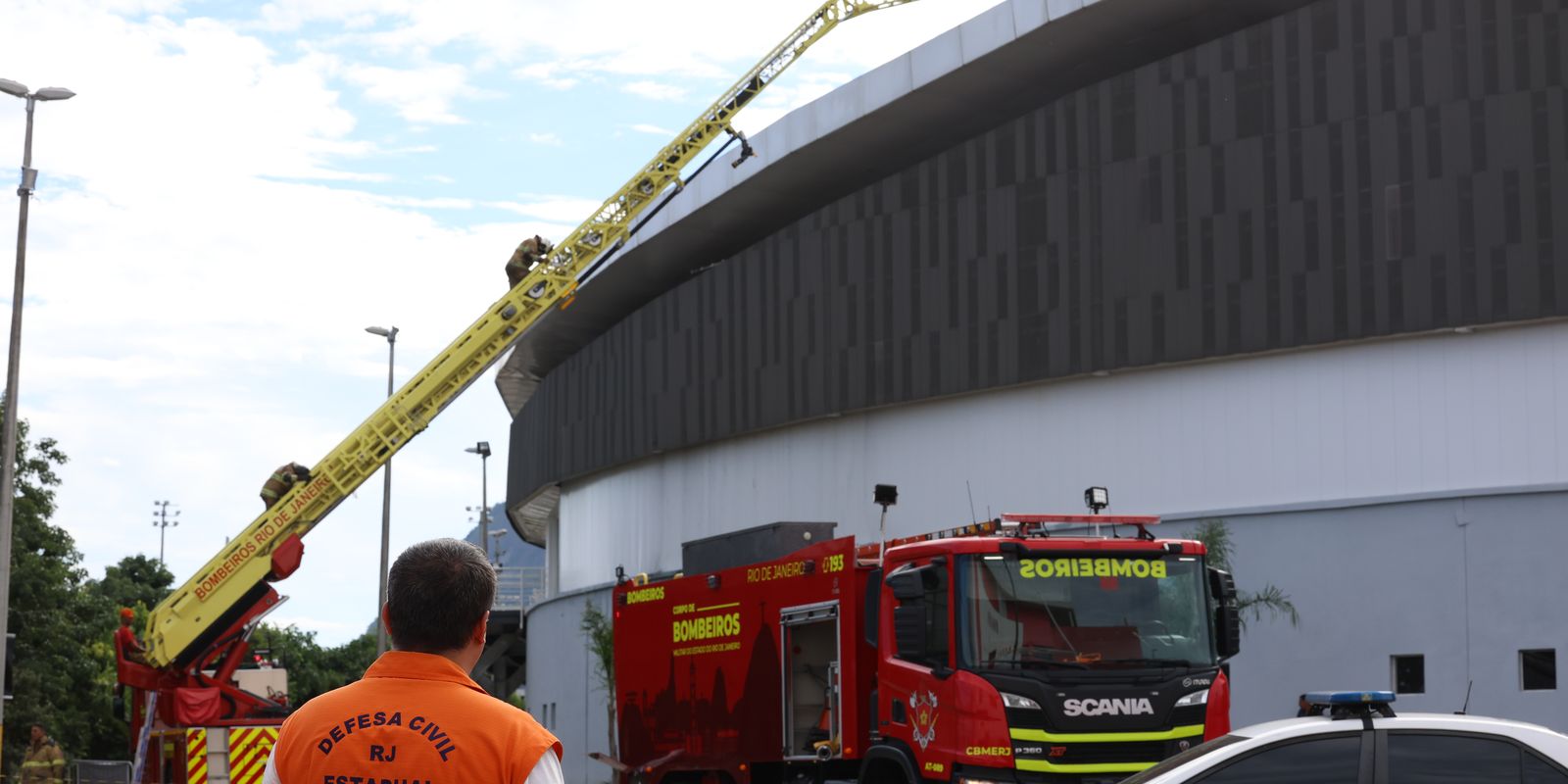 Incêndio no velódromo do Rio é extinto sem danos à pista