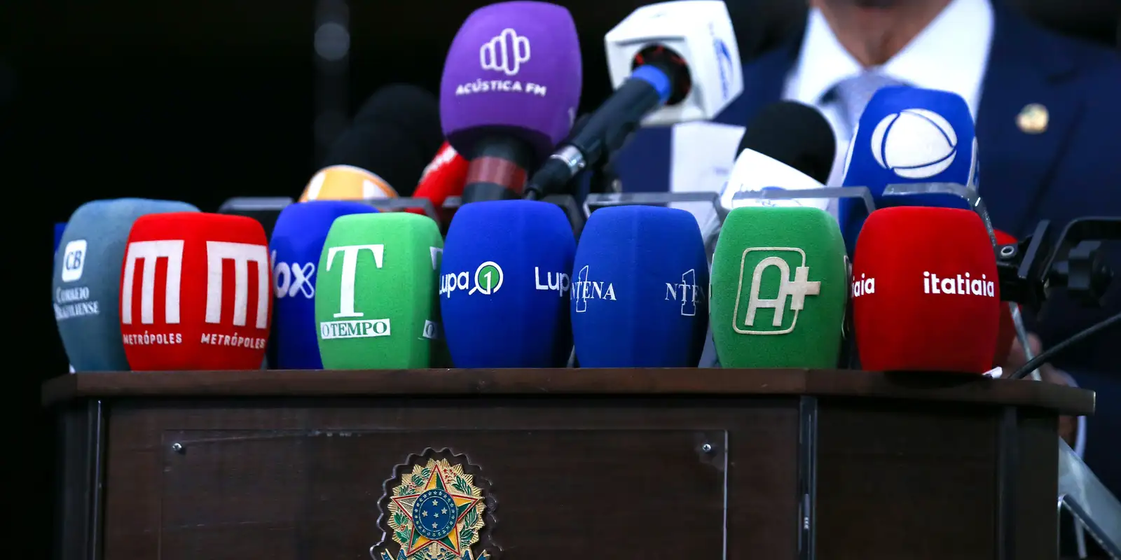 Dia do Jornalista é marcado por falta de celebração e desafios na profissão, afirma Fenaj