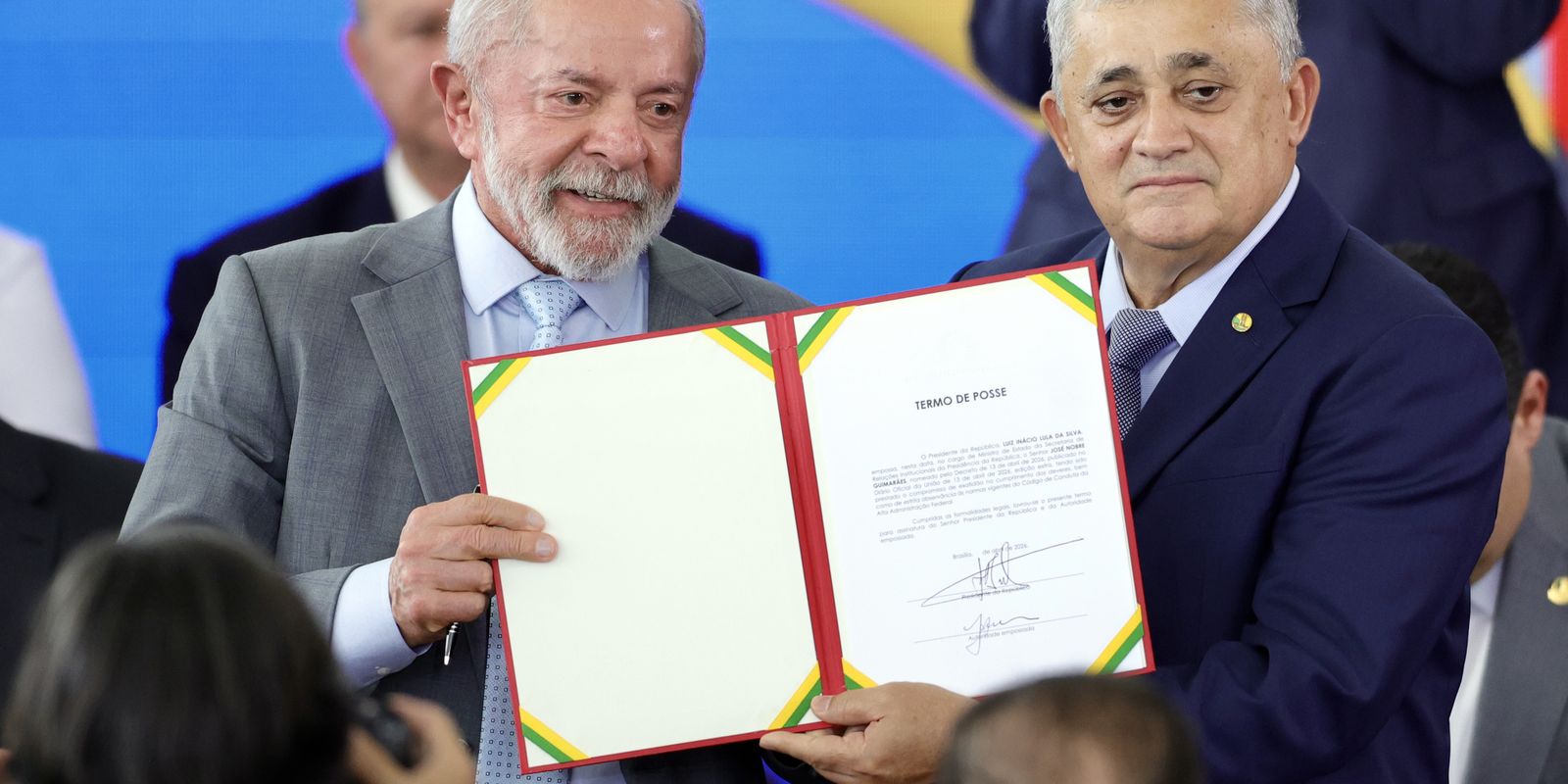 José Guimarães assume ministério e promete combater o fascismo