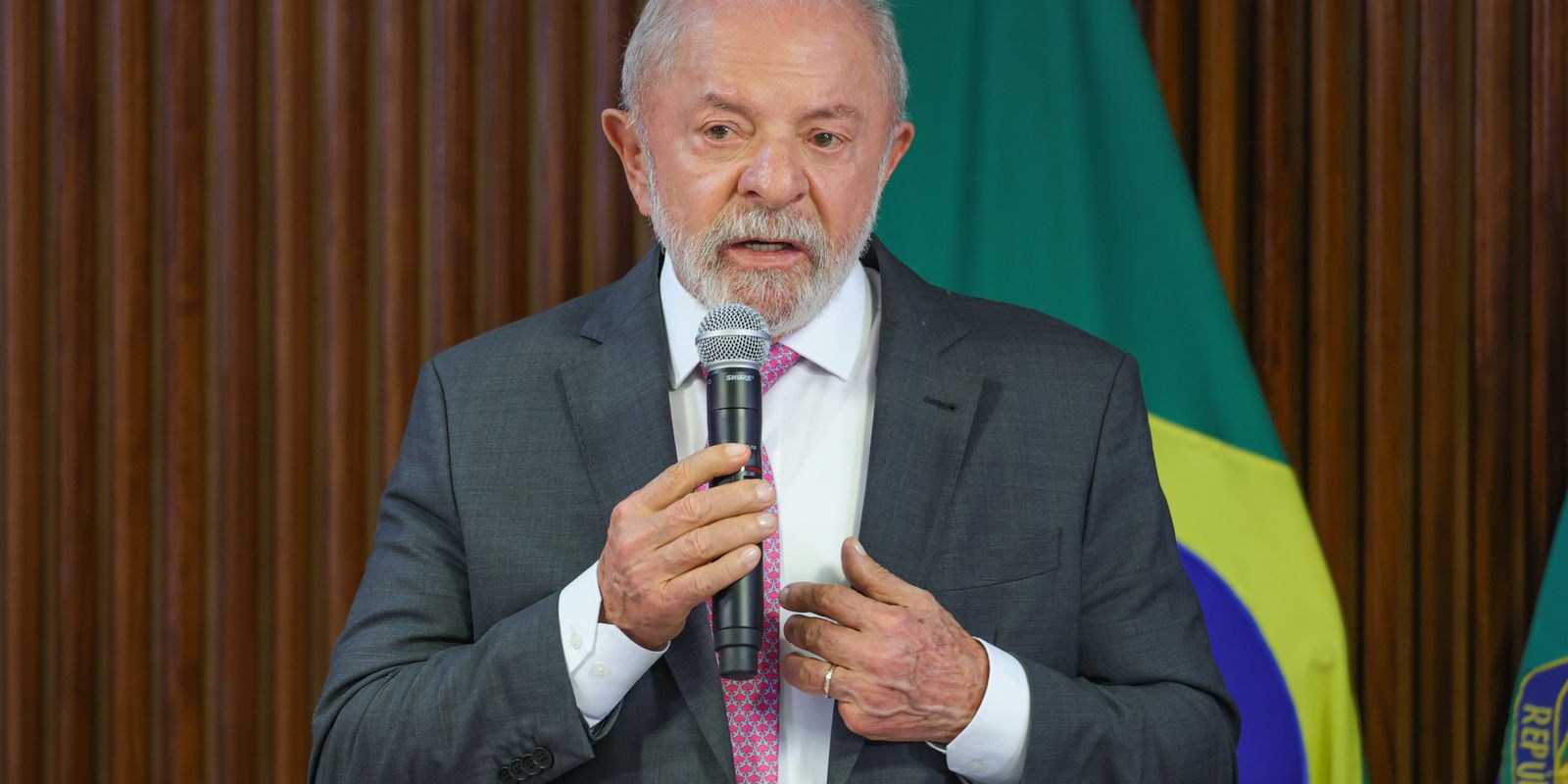 Lula afirma que o Brasil dispensa o modelo de escolas cívico-militares no ensino público