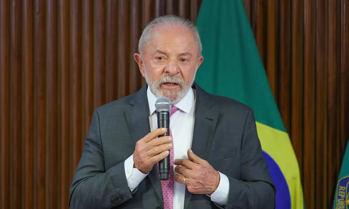 Lula declara que o país dispensa escolas cívico-militares na rede pública