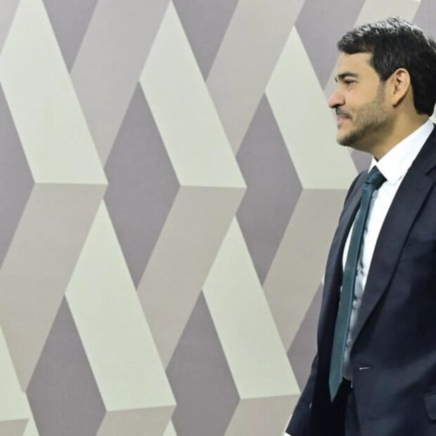 Jorge Messias expressa orgulho pelo apoio de André Mendonça no STF