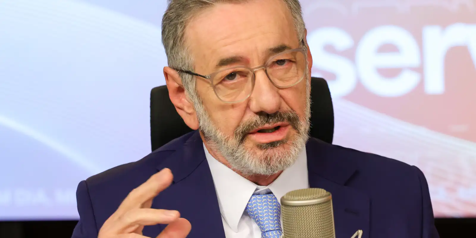 Ministro defende que Brasil industrialize minerais críticos, em vez de apenas exportá-los