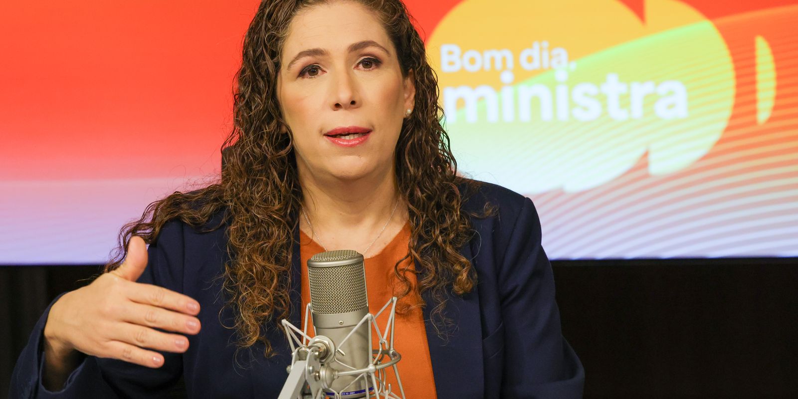 Criação de novos cargos busca recompor a capacidade do estado, afirma ministra