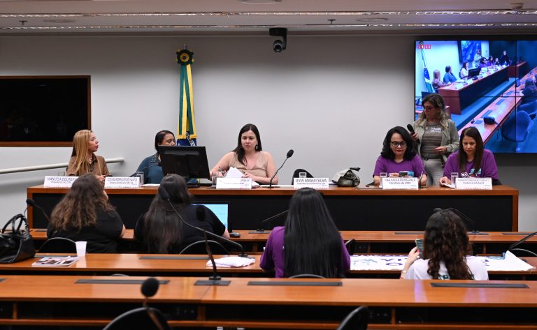 Nutricionistas reivindicam jornada de 30 horas e piso salarial em debate na Câmara