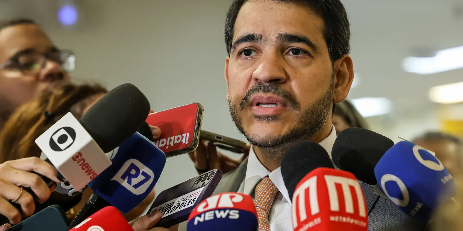 Relatório sobre a indicação de Jorge Messias ao STF é lido na CCJ do Senado