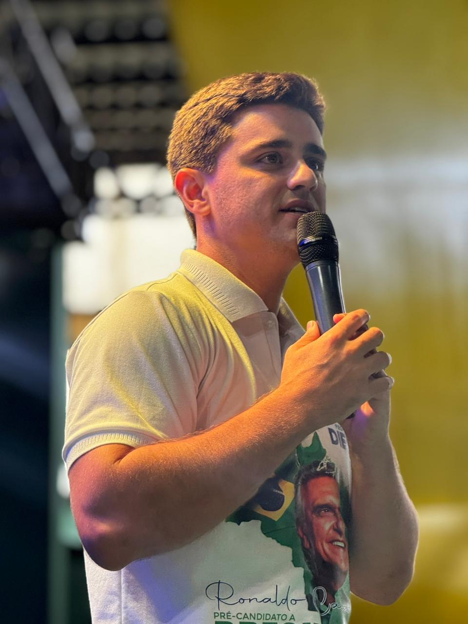 Prefeito de Luziânia Diego Sorgatto durante discurso no evento. Foto: William Cintra.