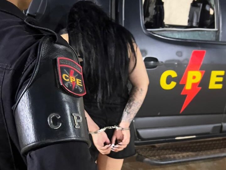 Mulher procurada por ligação com facção criminosa é detida em Águas Lindas