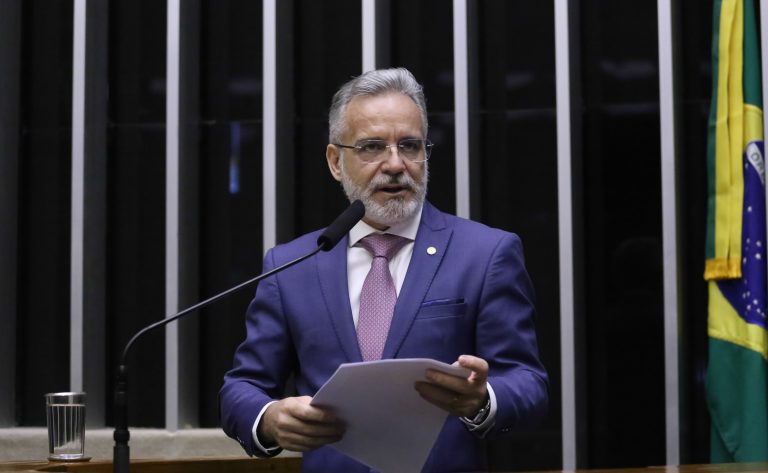 Projeto de lei estabelece limite de 48 horas para reembolso de compras canceladas