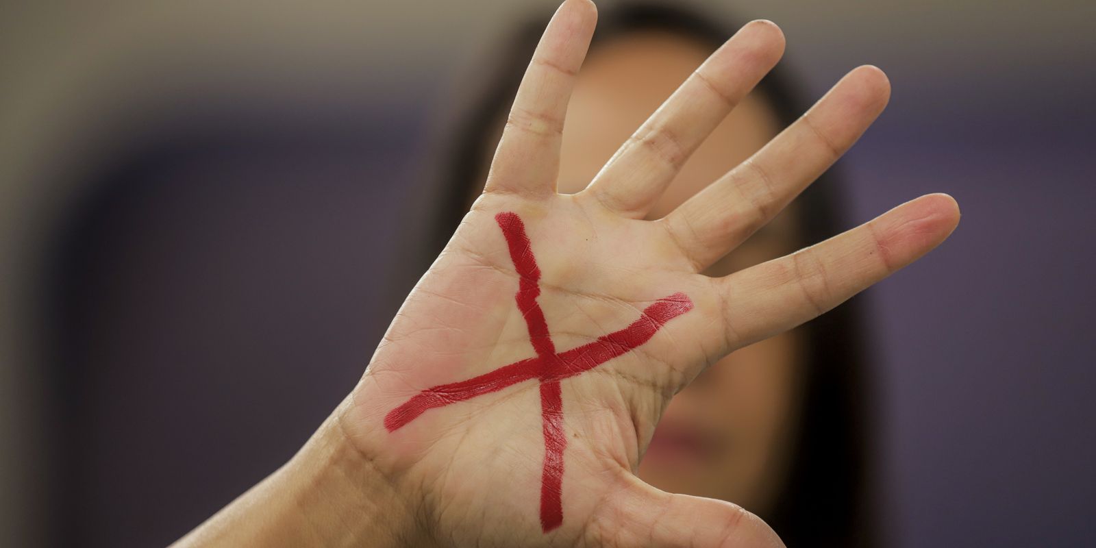 Novas leis ampliam o combate à violência contra a mulher são publicadas