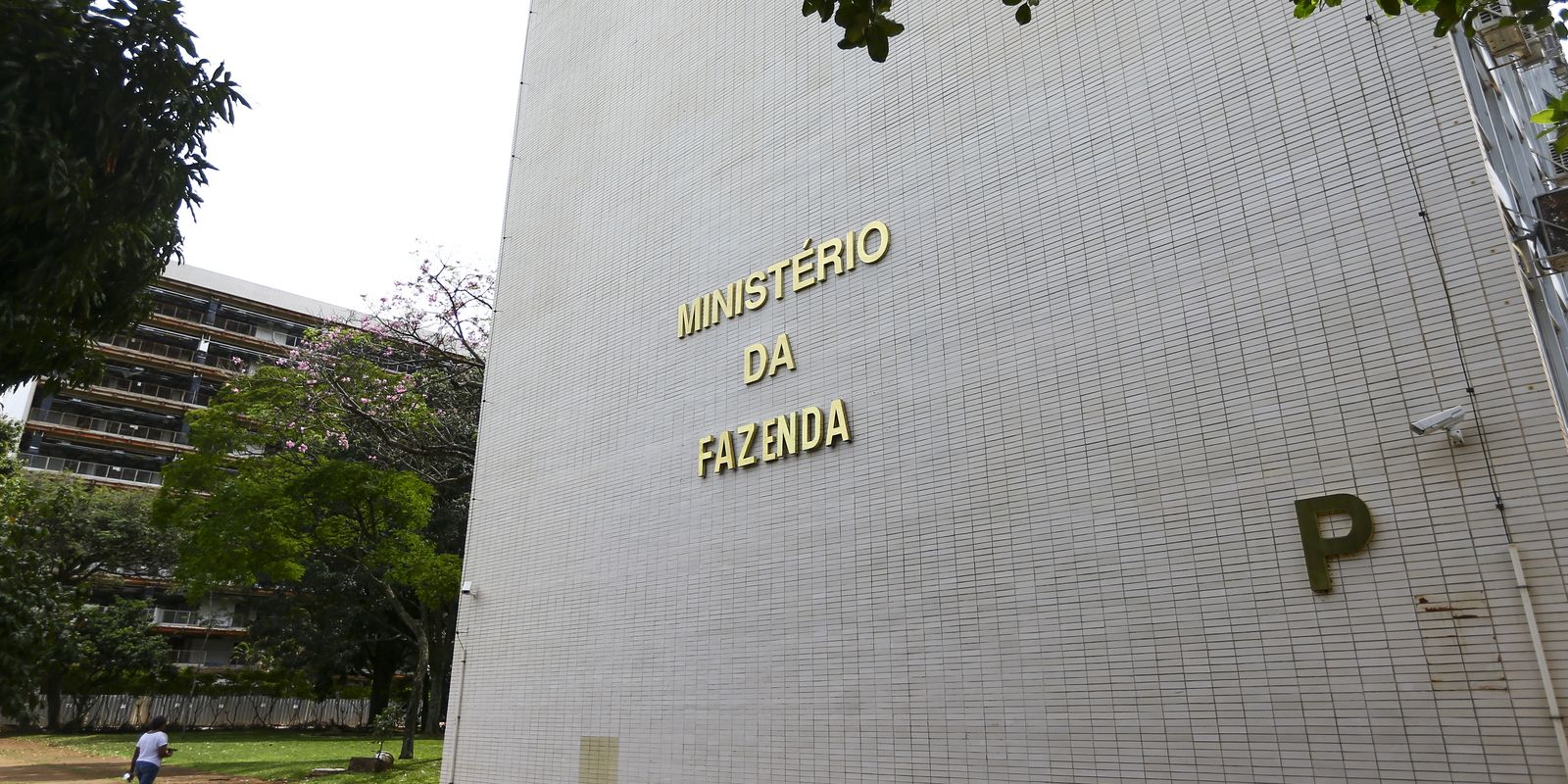 Reforma tributária: governo detalha regulamentação para cobrança automática de CBS e IBS