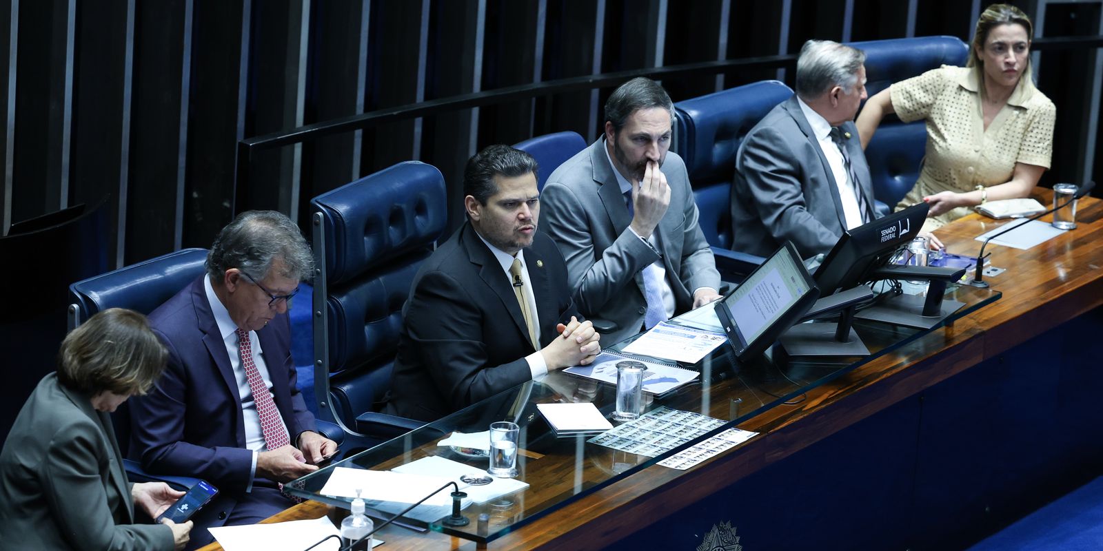 Senado aprova contagem de estágio como experiência profissional