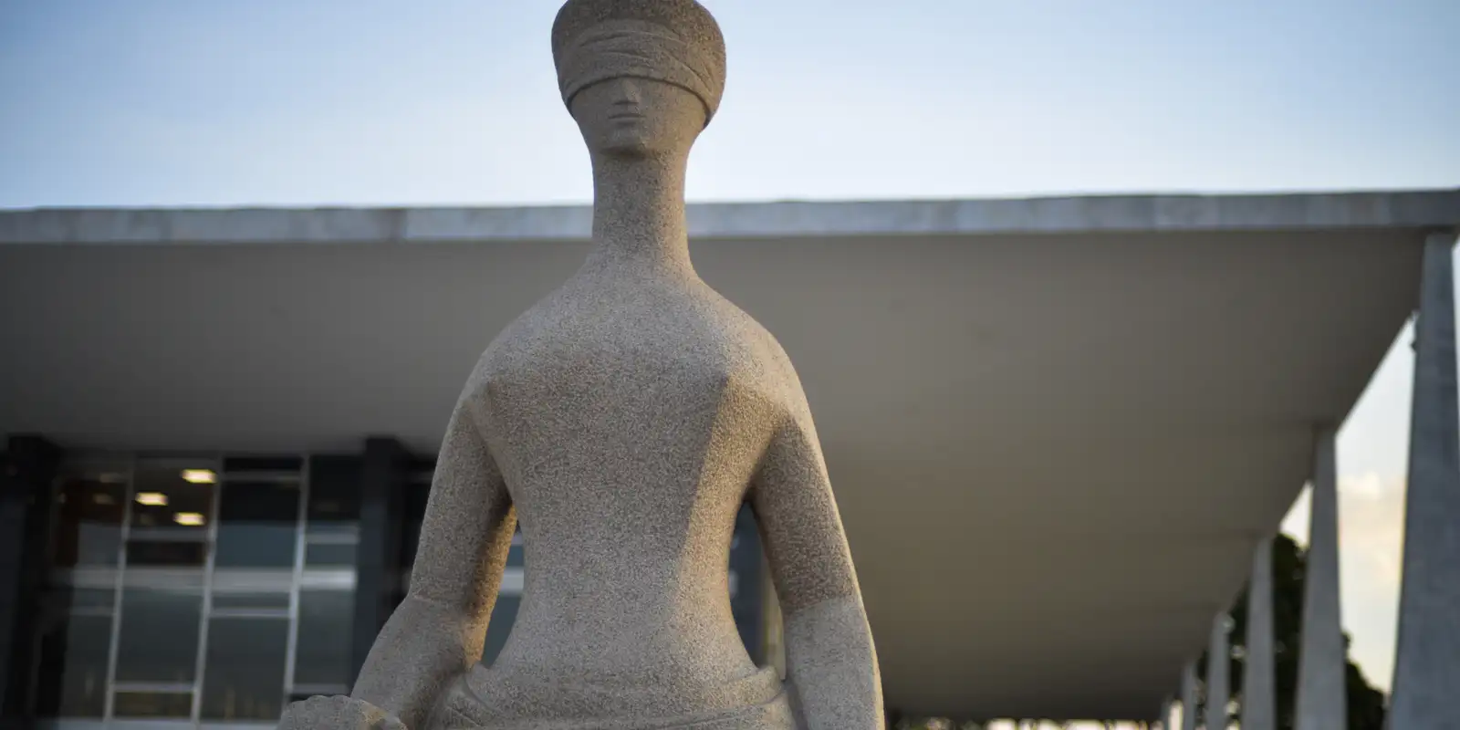 STF adia decisão sobre nepotismo em cargos políticos