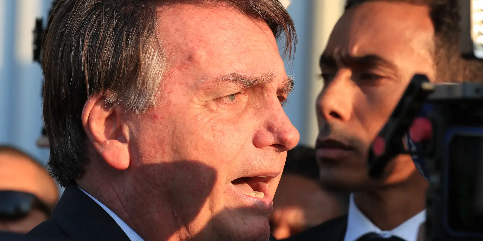 Ex-presidente Bolsonaro recebe alta hospitalar após cirurgia no ombro