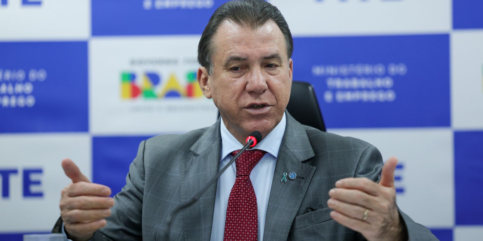 Brasil registra crescimento de 5% no estoque de empregos formais em 2025