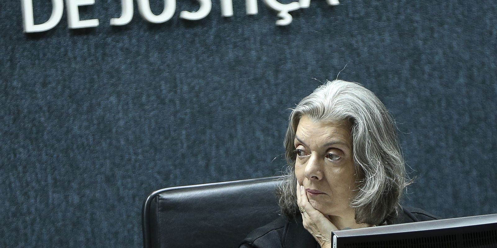 Cármen Lúcia vota para anular mudanças na Lei da Ficha Limpa
