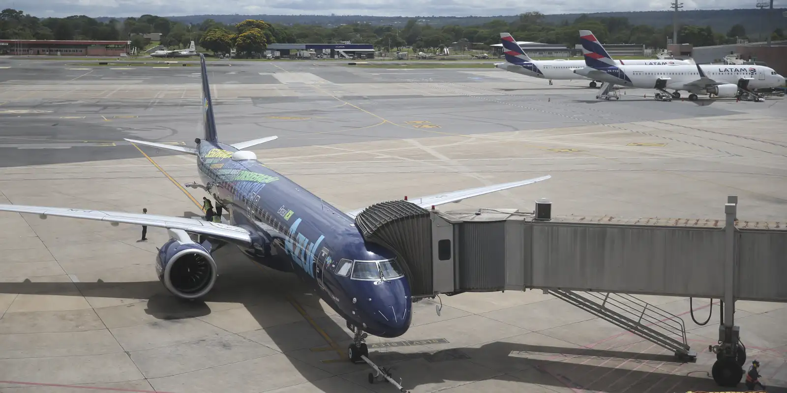 CMN estabelece linha de crédito emergencial para companhias aéreas