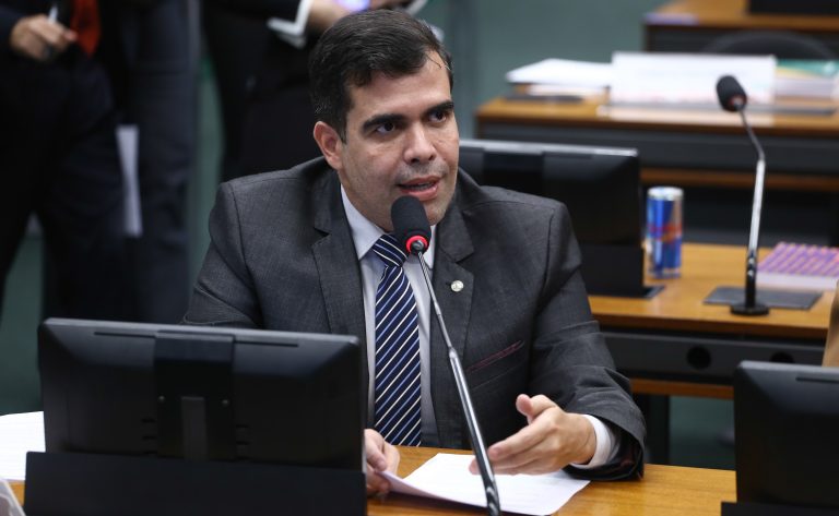 Comissão da Câmara aprova regulamentação para motoristas acumularem função de cobrador