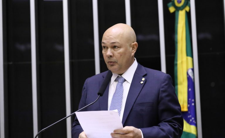 Câmara debate projeto de lei que regulamenta contratos entre fornecedores e distribuidores