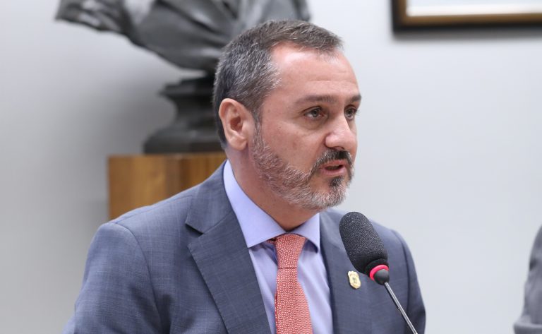 Comissão da Câmara recebe diretor da PF para discutir cooperação internacional e o caso Ramagem