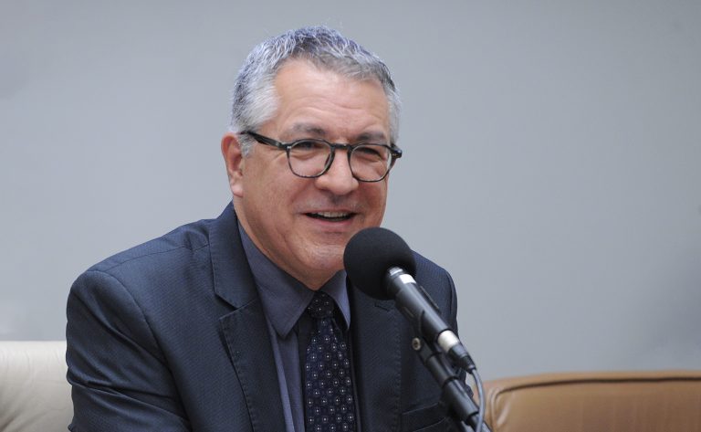 Comissão de Saúde da Câmara ouvirá ministro Alexandre Padilha sobre planos para 2026