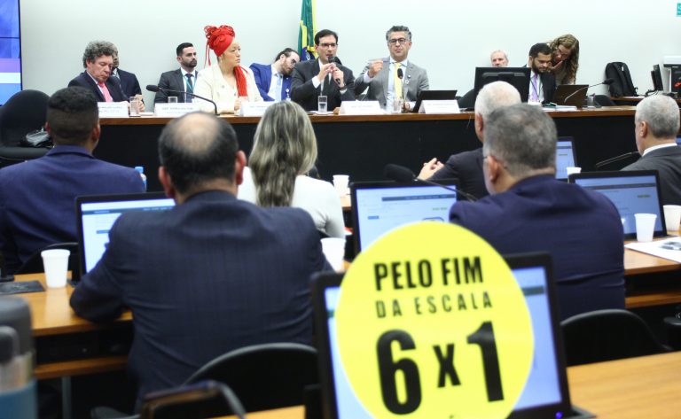 Comissão da Câmara ouve sindicatos e movimentos sociais sobre o fim da escala 6x1 nesta terça-feira