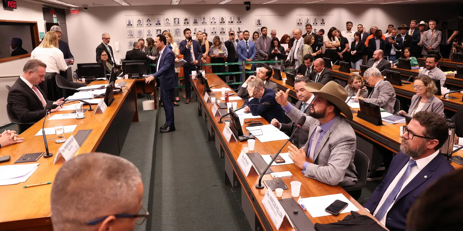 Conselho de Ética decide suspender mandatos de três deputados federais