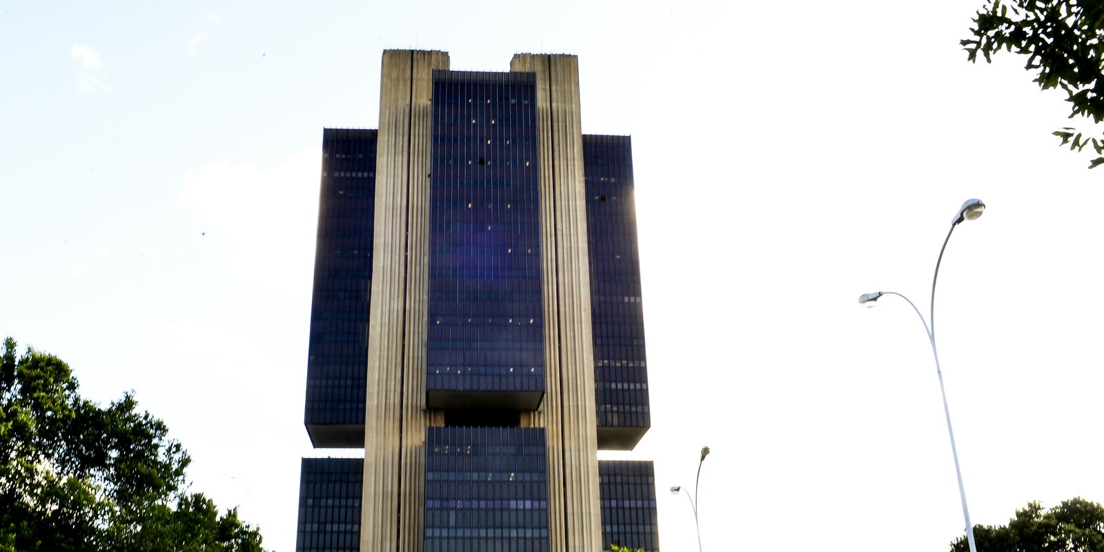 Copom age com prudência devido a tensões globais e projeção de inflação