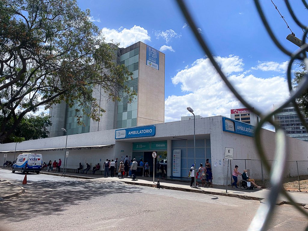 Criança atacada por onça em cachoeira demonstra boa recuperação no HBB