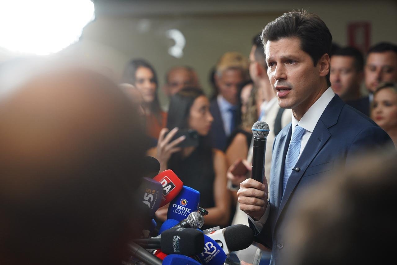 Daniel Vilela alcança 44,3% e estabelece 21,2 pontos de vantagem, indica Directa Pesquisas