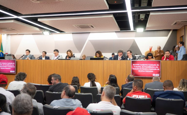 Deputados buscam fim da escala 6x1 ainda em 2024