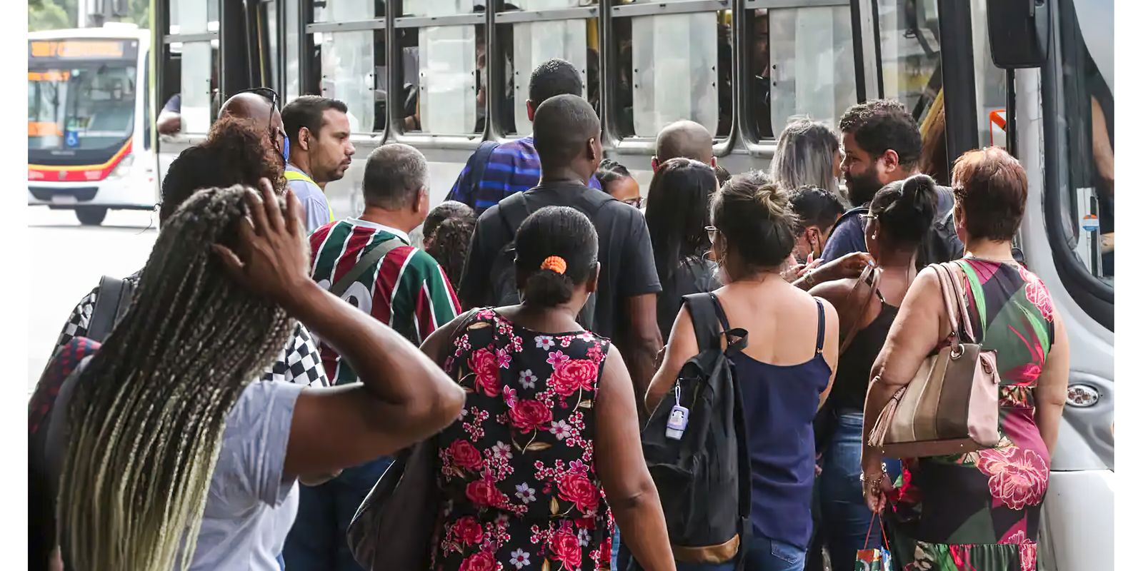 Desocupação de longa duração recua 21,7% e alcança menor nível já registrado pelo IBGE