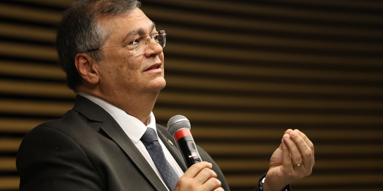 Dino ordena plano emergencial para reestruturação da CVM
