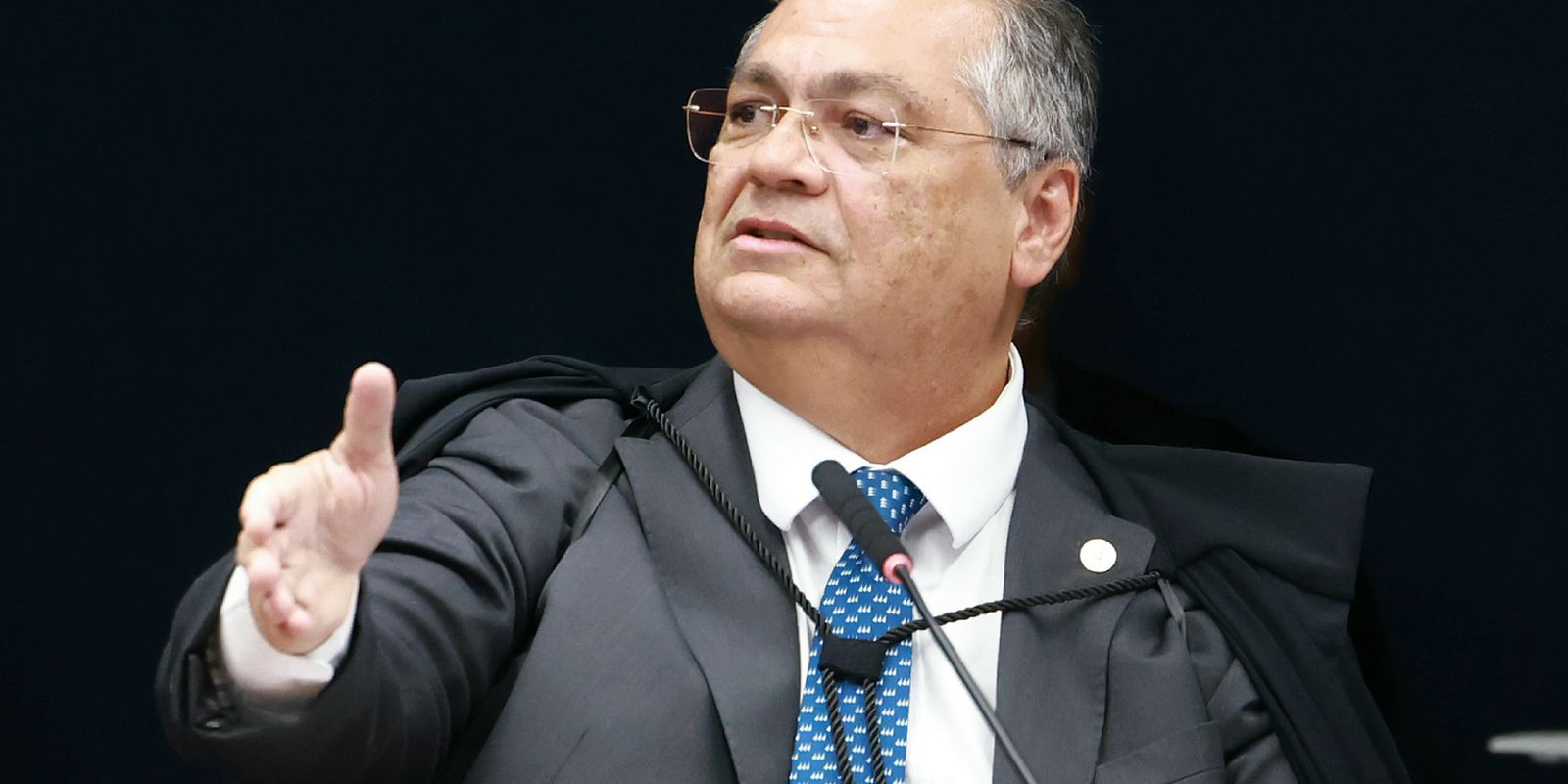 Flávio Dino mantém prisão de Deolane Bezerra
