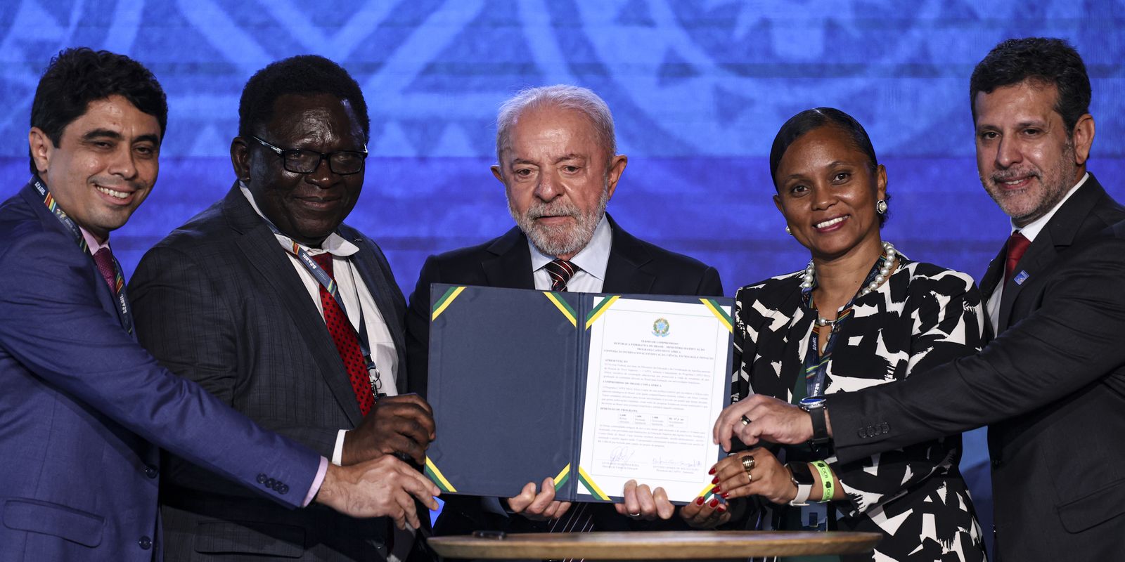 A educação como pilar para a consciência e soberania no Brasil e África