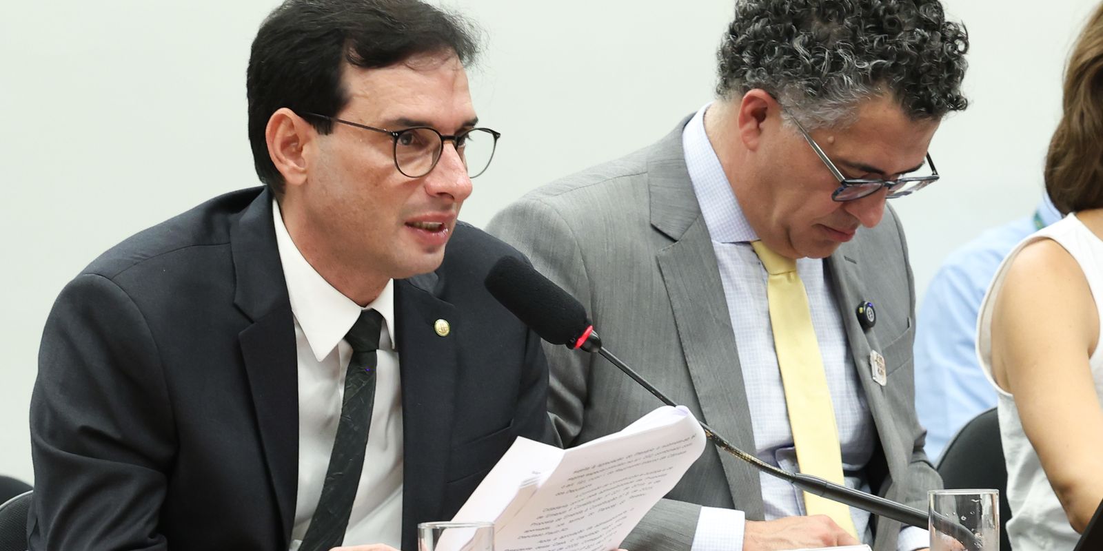 Fim da escala 6x1: proposta garante folga aos domingos
