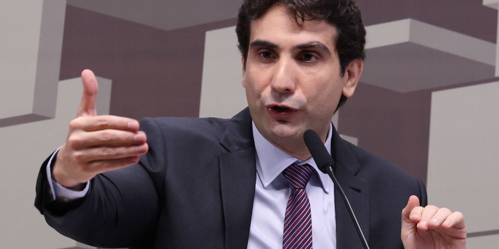 Ações do Banco Master despertaram alerta no Banco Central, detalha Galípolo