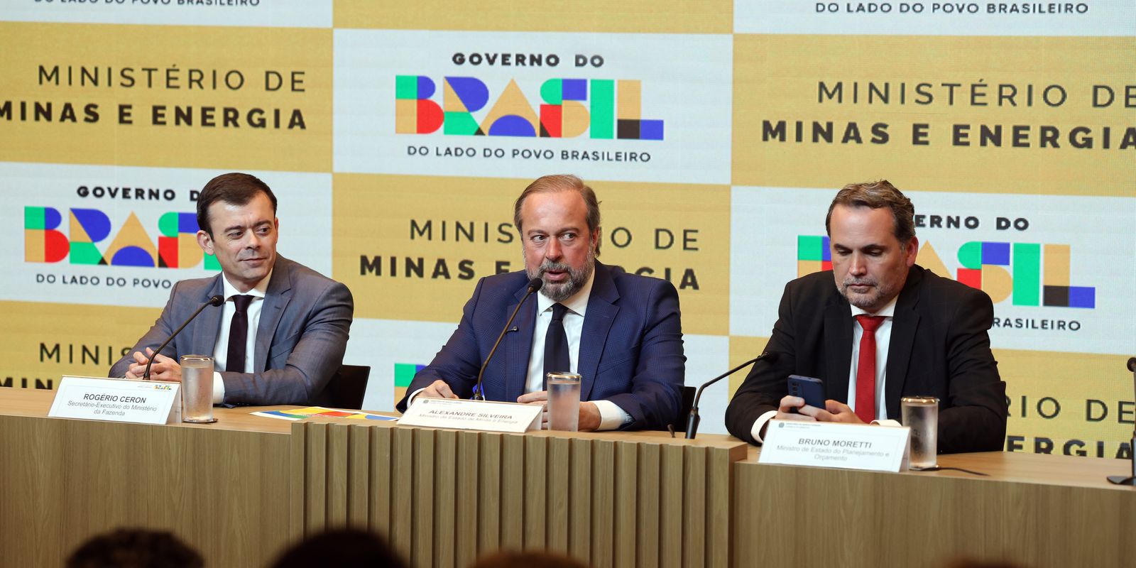 Governo institui auxílio de até R$ 0,89 para estabilizar preço da gasolina
