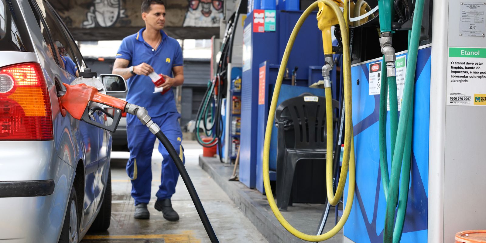 Governo estabelece subsídio de R$ 0,44 por litro para a gasolina