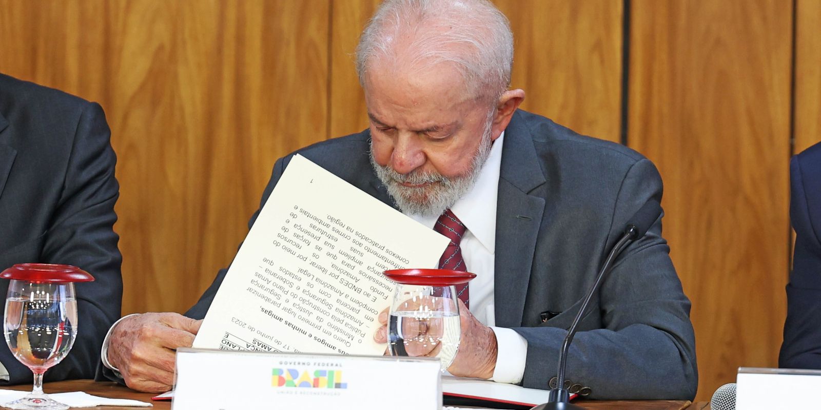 Presidente Lula veta projeto de lei que equipara estágio a experiência profissional