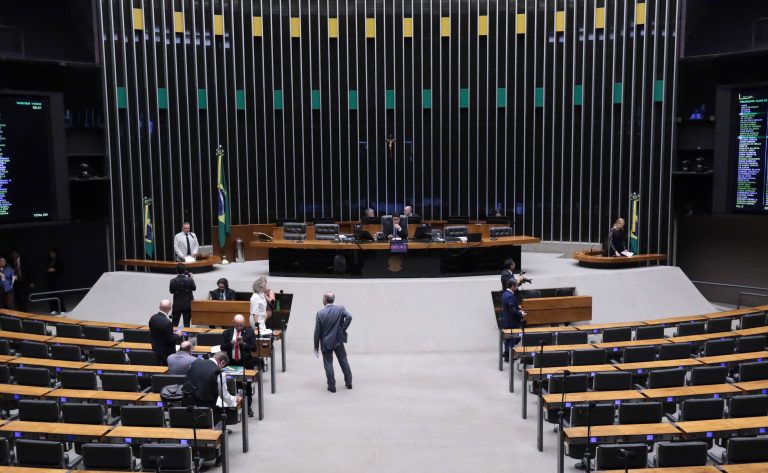 Minirreforma eleitoral autoriza programa de recuperação fiscal para legendas políticas