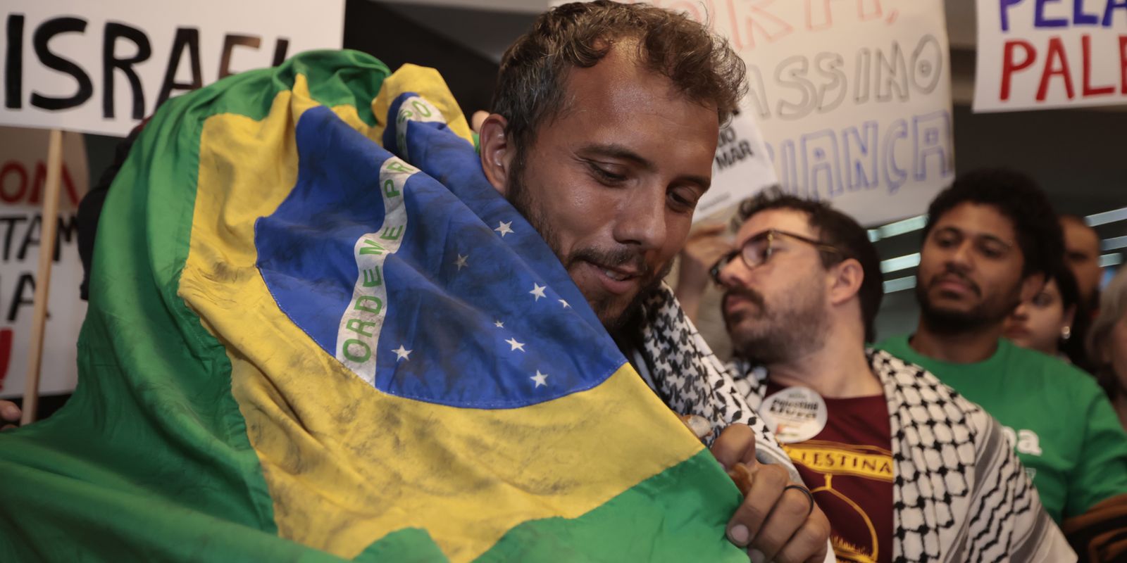 Mãe do ativista brasileiro Thiago Ávila morre enquanto ele está detido em Israel