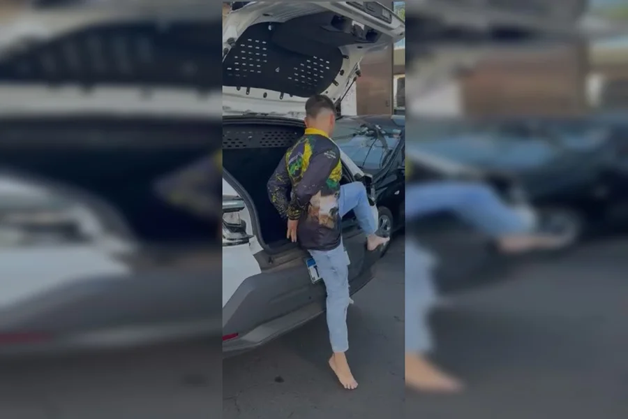 Mulher é esfaqueada por sobrinho na frente de crianças e busca refúgio em banheiro para sobreviver