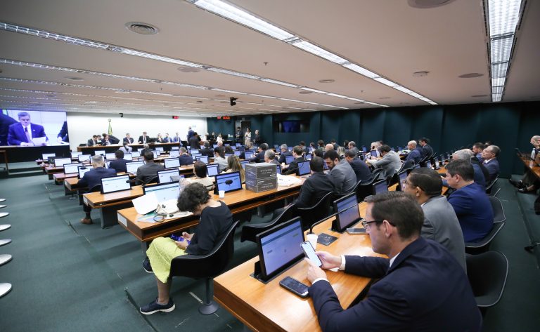 Consultoria de Orçamento aponta desafios para conter dívida pública na LDO 2027
